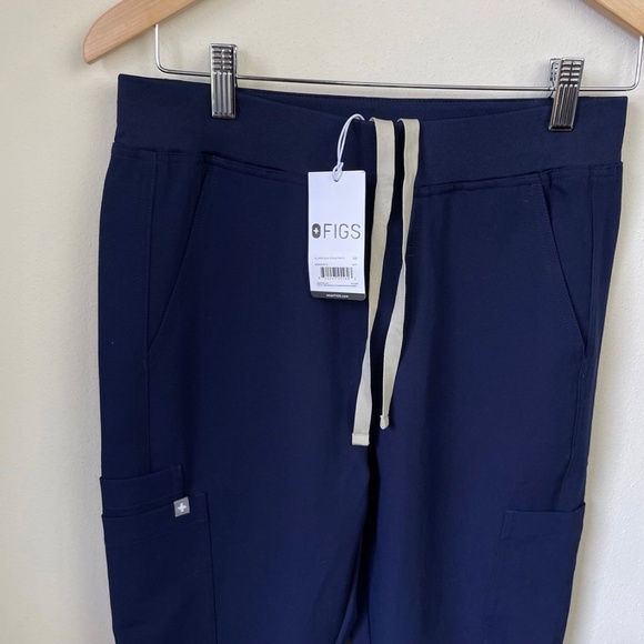 Figs Slim Axim Cargo Scrub Pants - Picture 8 of 12